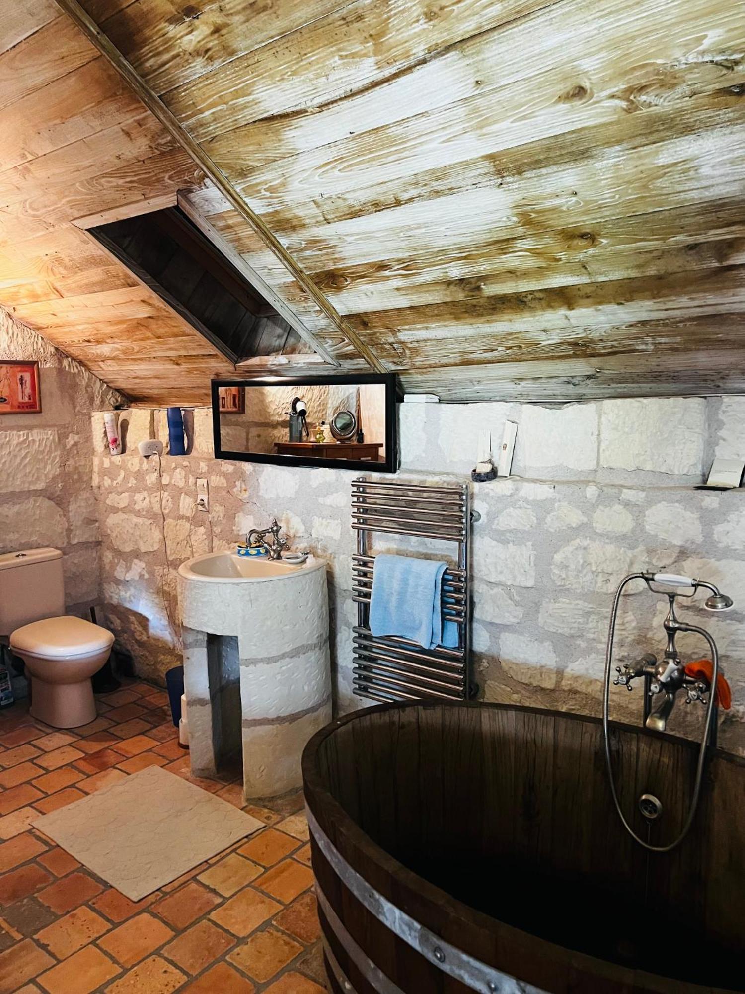 Chateau De La Thibaudiere - Chambre Du Tonneau Allonnes  Bagian luar foto