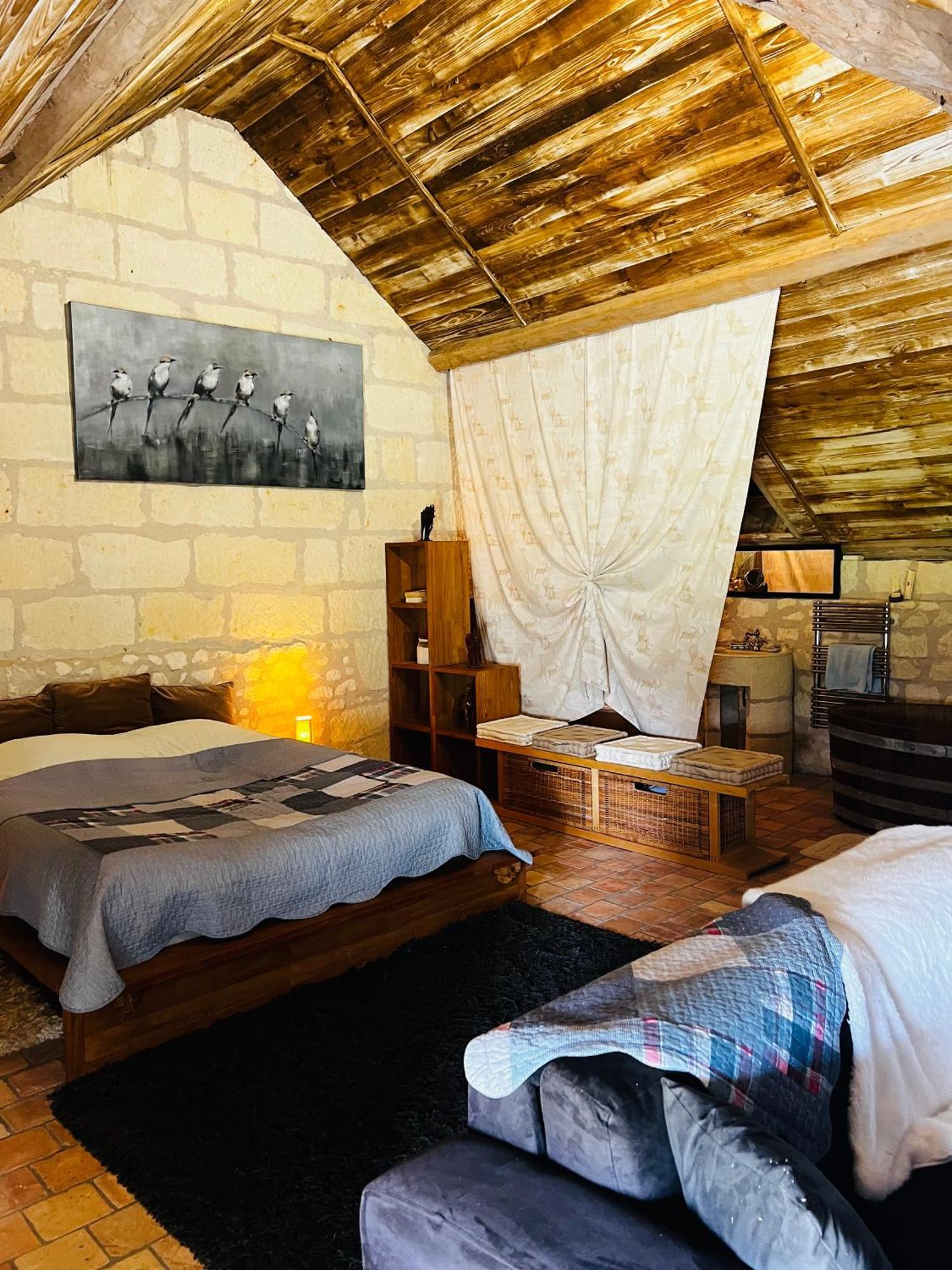 Chateau De La Thibaudiere - Chambre Du Tonneau Allonnes  Bagian luar foto