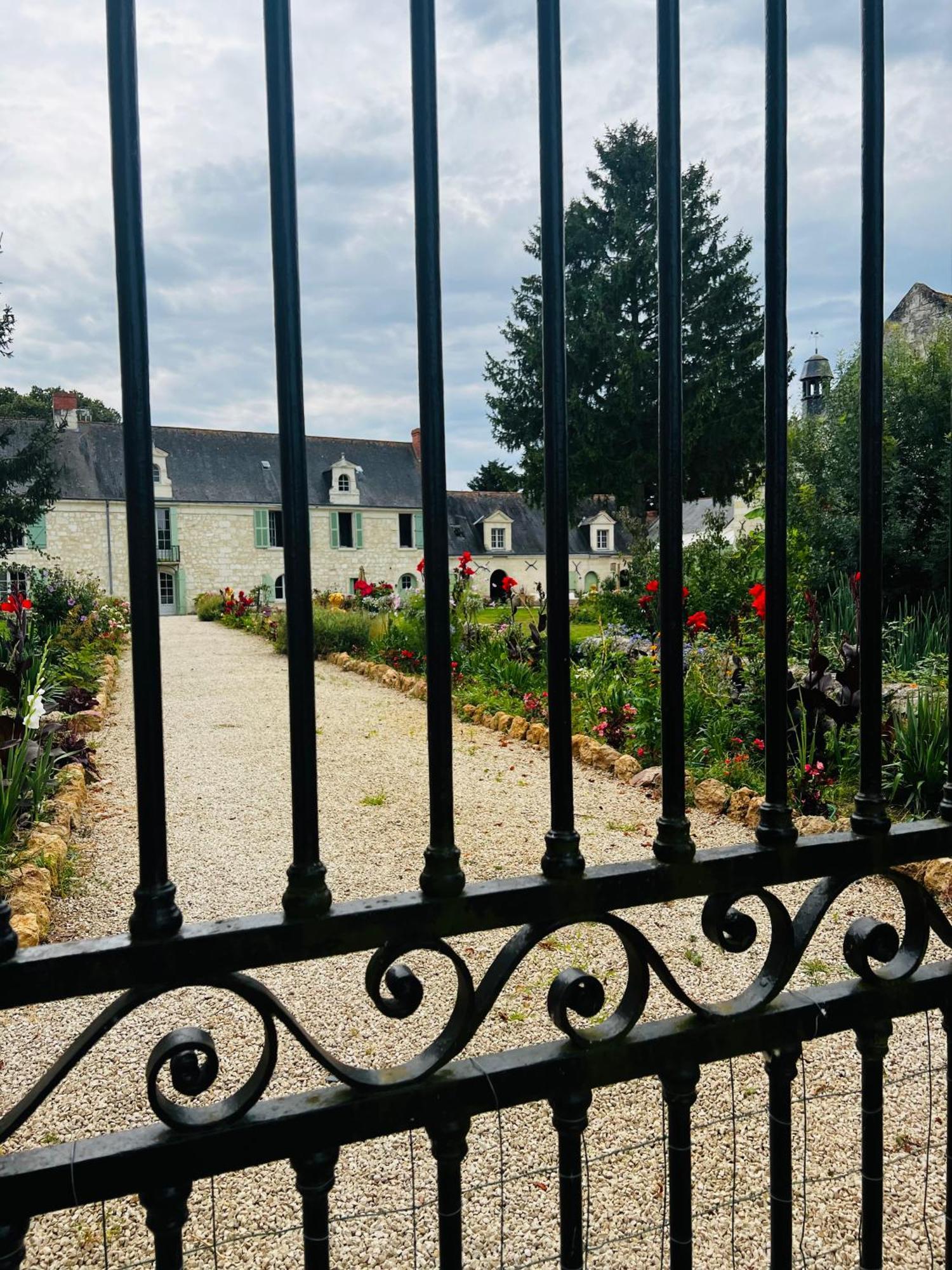 Chateau De La Thibaudiere - Chambre Du Tonneau Allonnes  Bagian luar foto