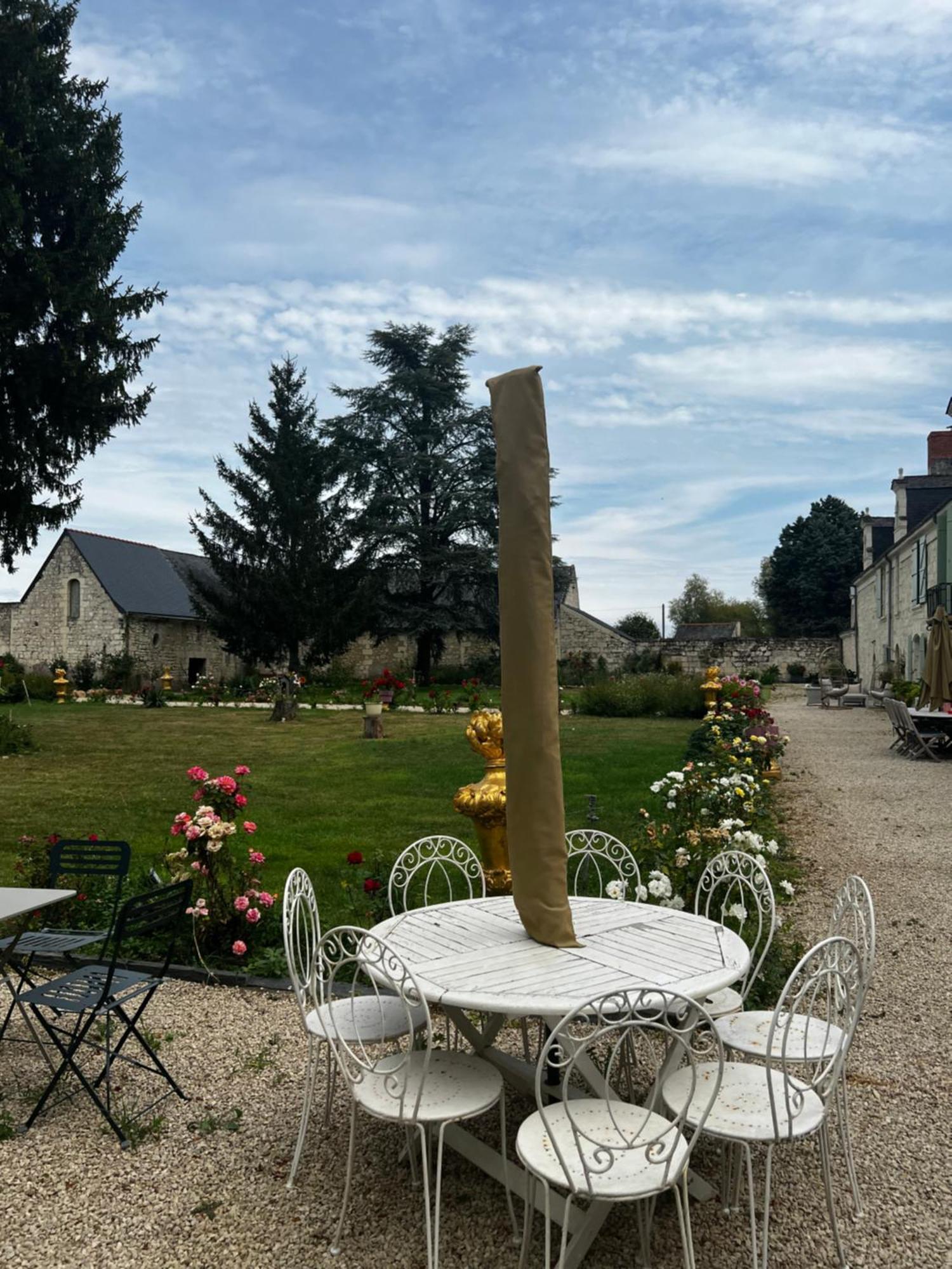 Chateau De La Thibaudiere - Chambre Du Tonneau Allonnes  Bagian luar foto